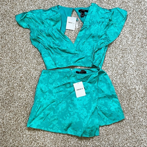 Forever 21 Tops - New Forever21 2 piece Skort and Crop Top outfit